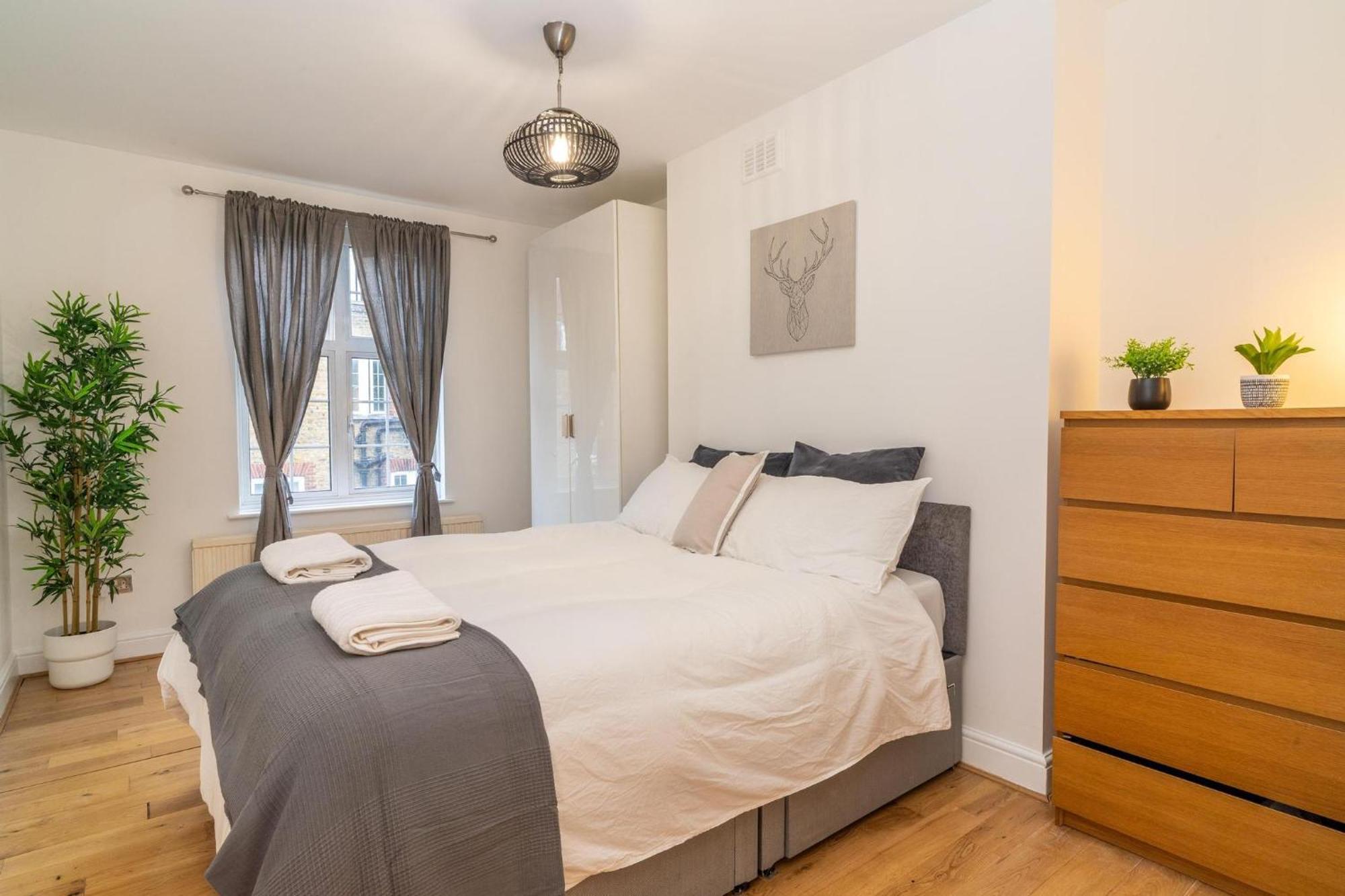Location! 2 Bed/2Bath - Pro Host Apartment London Exterior photo